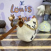 	 Colestore Louis Vuitton Ski Over The Moon M23321 Size 27.5 x 16 x 7 cm - 5