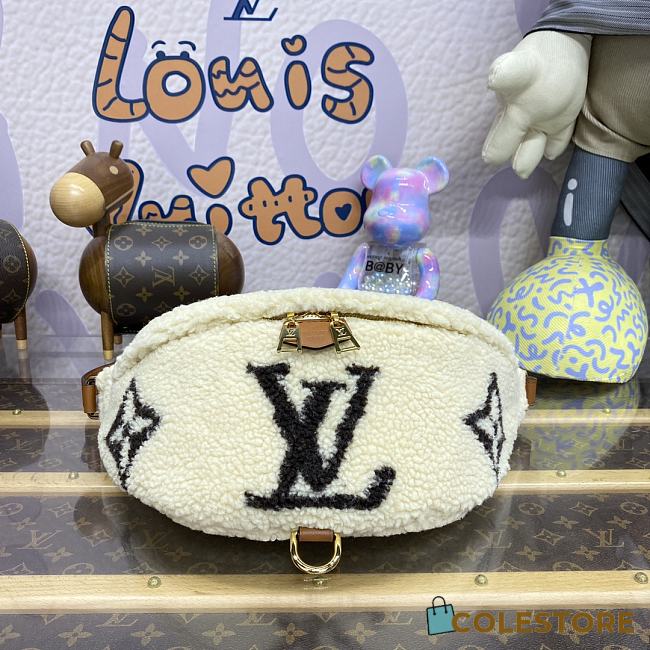 	 Colestore Louis Vuitton Ski Bumbag M23715 Size 37 x 14 x 13 cm - 1