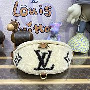 	 Colestore Louis Vuitton Ski Bumbag M23715 Size 37 x 14 x 13 cm - 1
