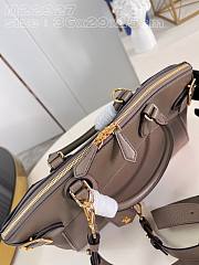 	 Colestore Louis Vuitton Lock It MM M22927 Beige Size 36 x 29 x 15 - 4