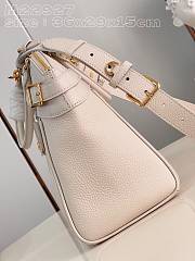 	 Colestore Louis Vuitton Lock It MM M23061 Cream Size 36 x 29 x 15 - 2