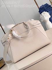 	 Colestore Louis Vuitton Lock It MM M23061 Cream Size 36 x 29 x 15 - 5