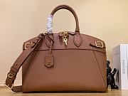 	 Colestore Louis Vuitton Lock It MM M22925 Size 36 x 29 x 15 - 1