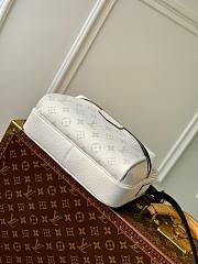 Colestore Louis Vuitton Outdoor Messenger M30873 Size 26 x 20 x 10.5 cm - 2