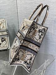 	 Colestore Medium Dior Book Tote White Multicolor Butterfly Bandana Embroidery 41*35*18cm - 5
