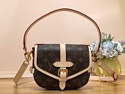 Colestore Louis Vuitton Saumur BB M46740 Size 20x16x7.5cm - 1