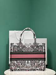 Colestore Medium Dior Book Tote White and Pastel Pink Butterfly Around The World Embroidery 36*18*28cm - 5