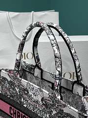 Colestore Medium Dior Book Tote White and Pastel Pink Butterfly Around The World Embroidery 36*18*28cm - 3