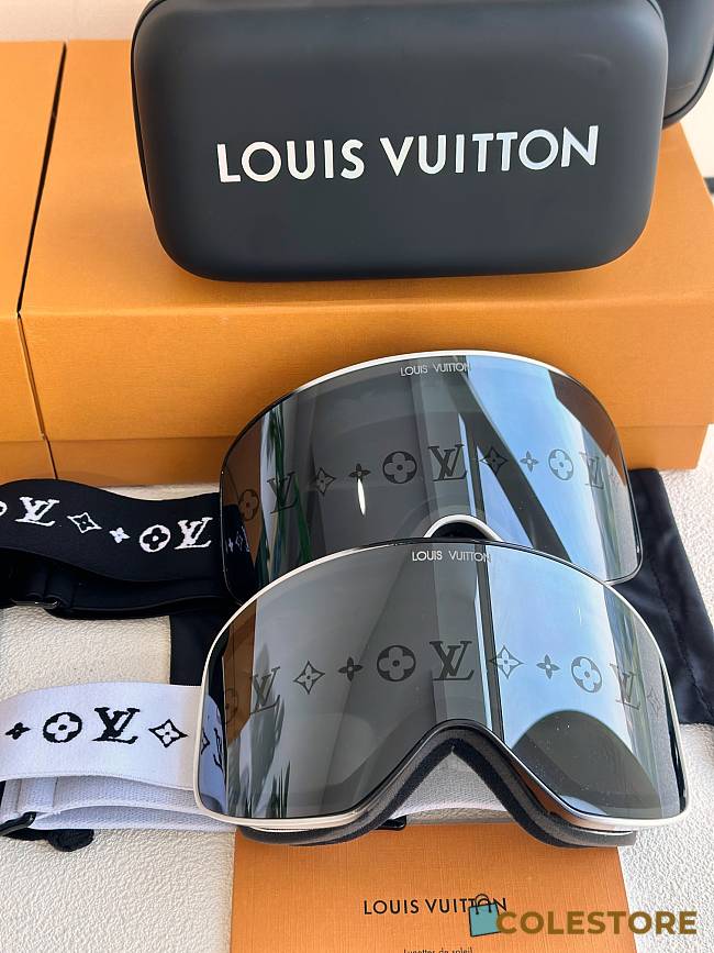 Colestore Louis Vuitton Snow Mask Z1744W  - 1