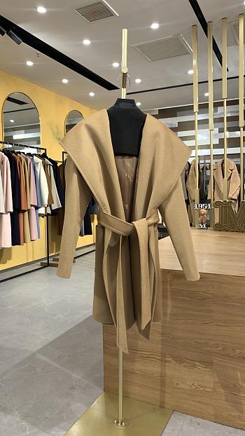 	 Colestore Max Mara Women's Rialto Hooded Coat Beige