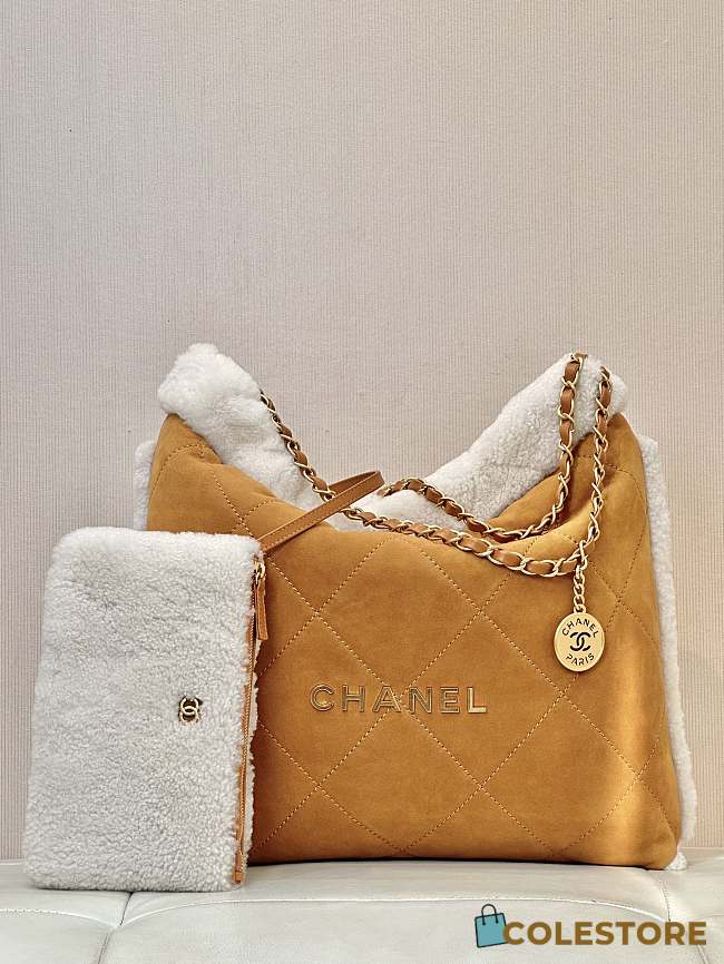 Colestore Chanel Beige and White Quilted Lambskin Suede and Shearling - 1