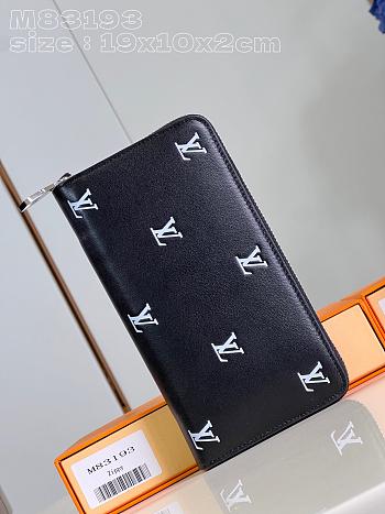 Colestore Louis Vuitton Zippy Wallet In Black M83193 