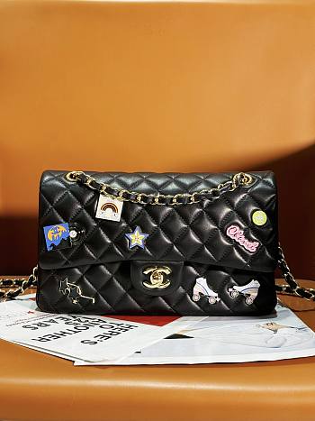 	 Colestore Chanel Classic Lambskin, Enamel & Gold-Tone Metal Coral Black 15.5 × 25.5 × 6.5 cm