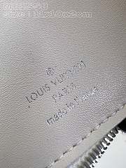 	 Colestore Louis Vuitton Zippy Wallet Mahina M82755 White 11x10x2cm - 6