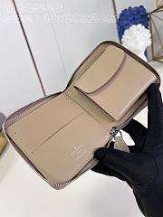 	 Colestore Louis Vuitton Zippy Wallet Mahina M82755 Brown 11x10x2cm - 5
