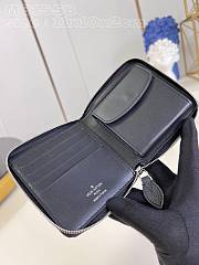 	 Colestore Louis Vuitton Zippy Wallet Mahina M82755 Black 11x10x2cm - 3