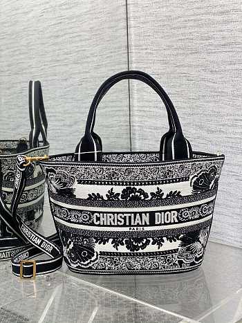 	 Colestore Dior Hat Basket Bag White and Black 27*20*8cm