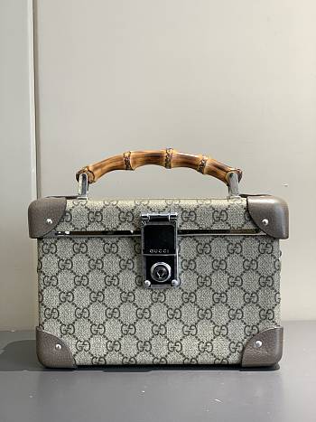 	 GUCCI New Monogram GG Globe Trotter Bamboo Vanity Case Bag 01