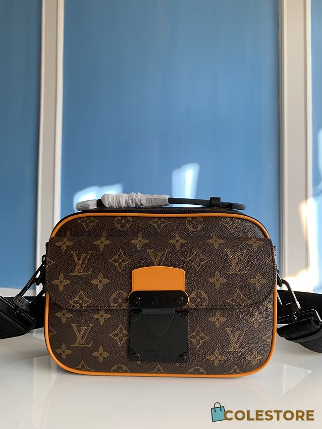 Colestore Louis Vuitton M46688 S Lock Messenger Bag Black 22 x 18 x 8 cm - 1