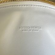 	 Colestore Bottega Veneta Small Wallace Shoulder Bag White 22x13x9.5 - 5