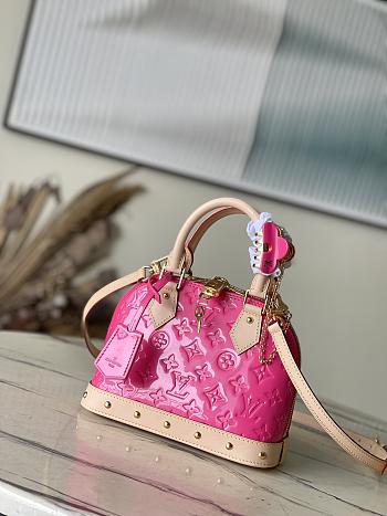 	 Colestore Louis Vuitton Alma BB Vernis M90611 Size 23.5 x 17.5 x 11.5