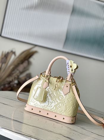 	 Colestore Louis Vuitton Alma BB Vernis M24063  Size 23.5 x 17.5 x 11.5