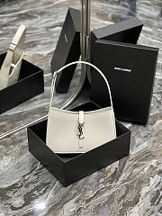Colestore Le 5A7 White Bag Silver Hardware Size 25X14X6cm - 1