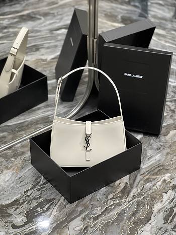 Colestore Le 5A7 White Bag Silver Hardware Size 25X14X6cm