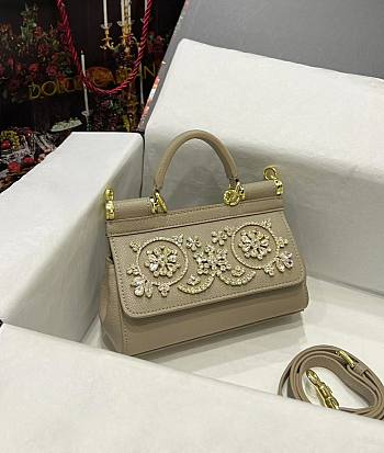 	 Colestore Dolce&Gabbana Beige Size 18cm
