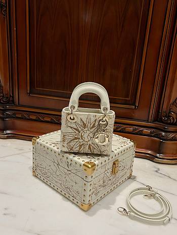 Colestore Lady Dior White Size 12 x 10.2 x 5 cm