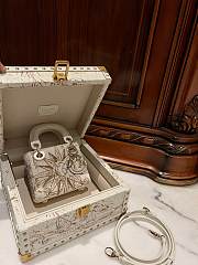 Colestore Lady Dior White Size 12 x 10.2 x 5 cm - 3
