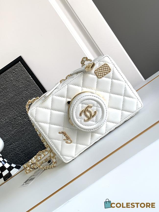 	 Colestore Chanel Camera Bag Lambskin & Gold-Tone Metal White 11.5 × 16 × 6 cm - 1