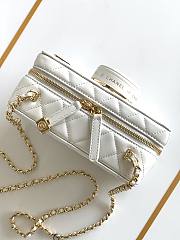 	 Colestore Chanel Camera Bag Lambskin & Gold-Tone Metal White 11.5 × 16 × 6 cm - 4