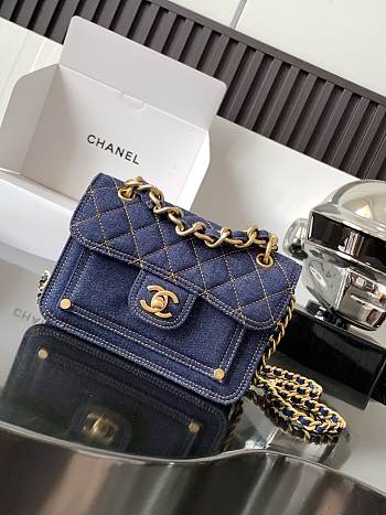 Colestore Chanel 23s Denim Flap Small Size Blue Size 19x13x5cm
