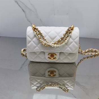 	 Colestore Chanel 24P Pearl White Size 14.5*19.5*7.5cm
