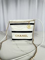 Colestore Chanel 22 Small Bag Calfskin Black & White 20 × 19 × 6 cm - 1