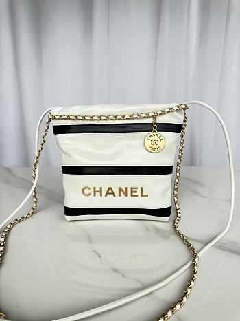 Colestore Chanel 22 Small Bag Calfskin Black & White 20 × 19 × 6 cm