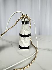 Colestore Chanel 22 Small Bag Calfskin Black & White 20 × 19 × 6 cm - 3