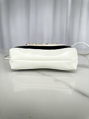 Colestore Chanel 22 Small Bag Calfskin Black & White 20 × 19 × 6 cm - 2