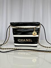 	 Colestore Chanel 22 Small Bag Calfskin Black And White 20 × 19 × 6 cm - 1