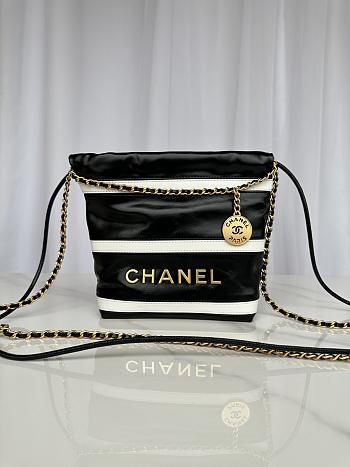 	 Colestore Chanel 22 Small Bag Calfskin Black And White 20 × 19 × 6 cm