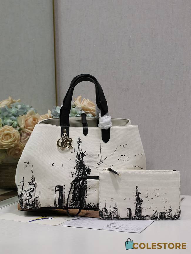 	 Colestore Dior Toujours Large Black And White 37 x 20 x 28.5  - 1