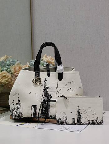 	 Colestore Dior Toujours Large Black And White 37 x 20 x 28.5 