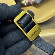 Colestore Louis Vuitton Christopher MM M25240 25*15*8cm - 2