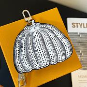 	 Colestore Louis Vuitton Keychain Grey 11×8×2 - 2