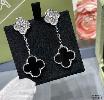 Van Cleef & Arpels Black Agate & Diamond Two-flower Four-leaf Clover Earrings