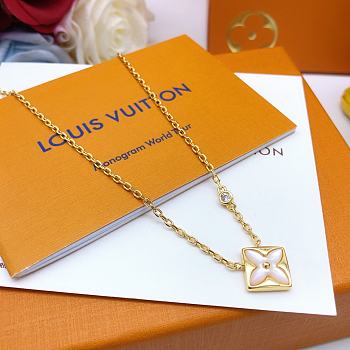  Louis Vuitton Old Flower Necklace Gold
