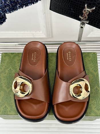 Gucci Marina Chain Slide Sandals in Brown