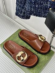 Gucci Marina Chain Slide Sandals in Brown - 2