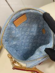 Louis Vuitton Mini Bumbag Sky Blue Monogram Denim M83353 17 x 12 x 9 cm - 6